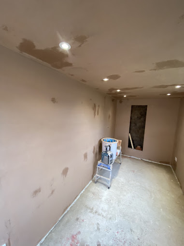 Plastering walls of a small room
